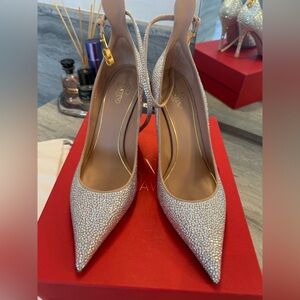 Valentino rhinestone crystal embellished pumps heels 39.5 new with box